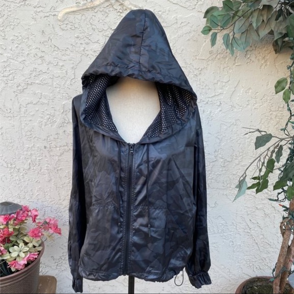 Black camo print zip front windbreaker
